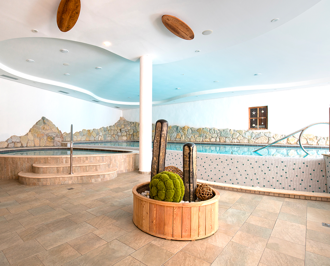Hotel Mit Schwimmbad Sudtirol Pineta Resort Mit Pool Whirlpool